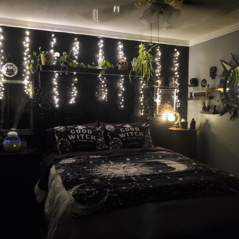 Home Décor, Spooky Bedroom Aesthetic, Witchy Bedroom Ideas, Witch Bedroom Decor, Witchy Bedroom Aesthetic, Goth Bedroom Ideas For Small Rooms, Witchy Room Aesthetic, Spooky Room Aesthetic, Dark Dorm Room Aesthetic