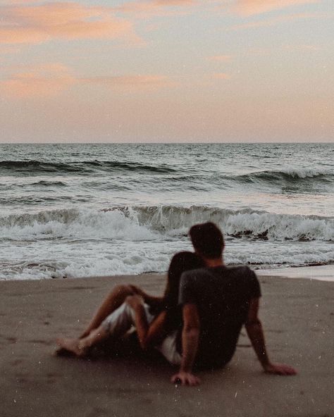 Couple Photography, Couple Beach Pictures, Couple Beach, Beach Pictures, Beach Photos, Couple Pictures, Cute Couple Pictures, Couple Goals, Cute Relationship Goals