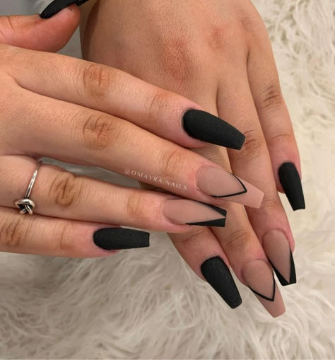 55 Black and Nude Nail Ideas for Nail Enthusiasts Black Nail Varnish, Black Nail, Chevron, Accent Nails, Black Manicure, Stiletto Nails Designs, Round Nails, Black Nail Designs, Black Nail Polish