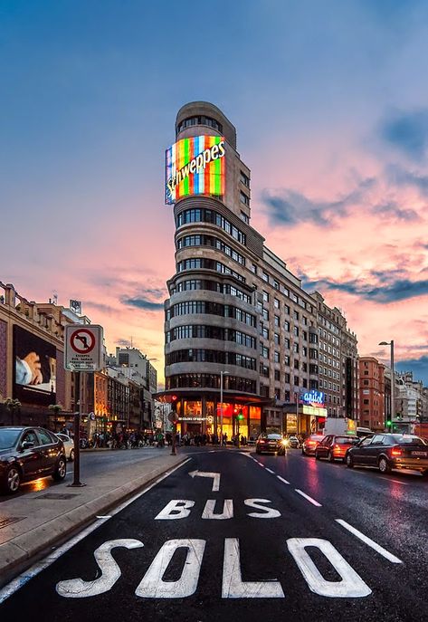 Facade Renovation, Madrid Aesthetic, Metro Madrid, Spain Aesthetic, Madrid City, Las Vegas City, Art Deco Buildings, Madrid Spain, Vacation Places
