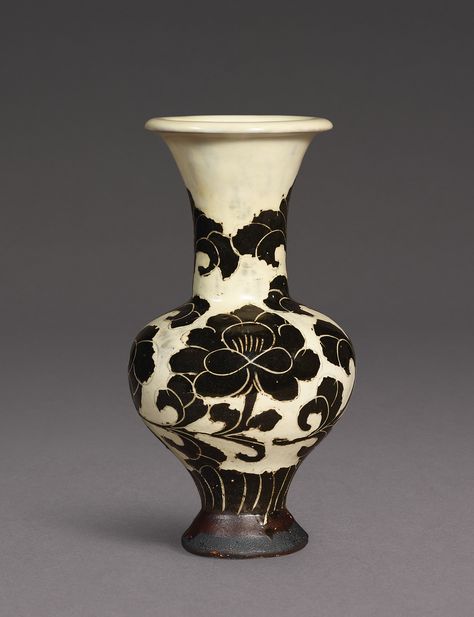 vase ||| sotheby's hk0896lot9xw8ten Antiques, Ceramics, Pottery, Ideas, Oriental, Antique Vase, Antique Vases, Chinese Ceramics, Ancient Pottery