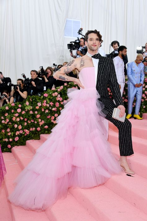 These 10 Stars Actually Got Camp Right, Here's Why+#refinery29 Harry Styles, Kylie Jenner, Cara Delevingne, Outfits, Girl, Giyim, Met Gala, Met Gala 2019, Met Ball