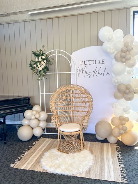 Bridal Shower Ideas Photo Booth, Indoor Bridal Shower Decorations, Future Mrs Backdrop, Neutral Wedding Shower Ideas, Wedding Shower Color Schemes, Bridal Shower Brunch Bar, Bridal Shower Decorations Balloons, Natural Bridal Shower Decor, Beige Bridal Shower Ideas