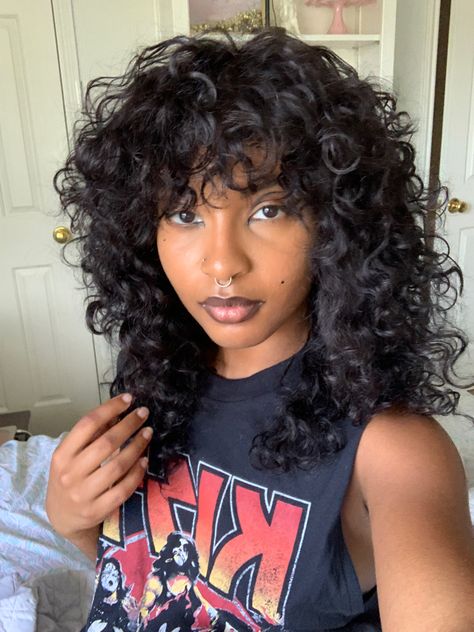 Balayage, Black Curly Hair, Curly Hair Side Part, Bangs Curly Hair, Natural Curly Hair Cuts, Curly Hair Bangs, Curly Hair With Bangs, Curly Hair With Fringe, Curly Fringe