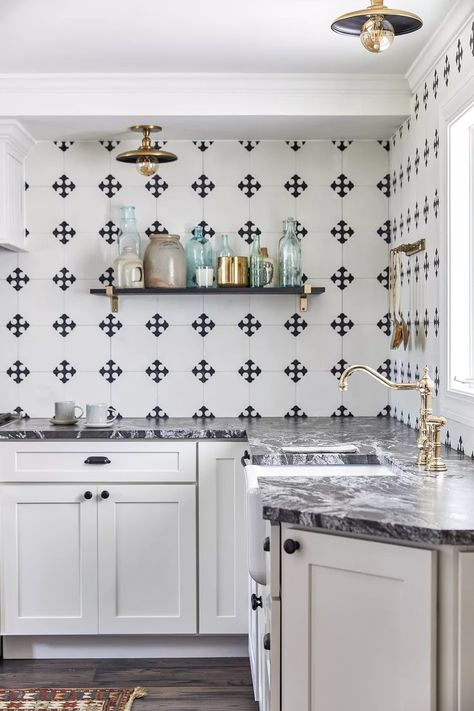 Watch out subway tile—these kitchen backsplash ideas are catching on! We're loving the repeating pattern for this kitchen backsplash with a gorgeous marble countertop and gold accents. Home Décor, Interior, Vintage, Interior Design, Décor, Design, Modern, Cuisine, Inspo