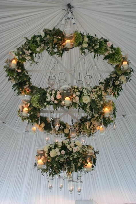 26 Must-See Wedding Chandeliers You Could Totally DIY with a Hula Hoop Craft Wedding, Decoration, Dekorasyon, Dekoration, Outdoor Wedding, Diy Wedding, Hochzeit, Rustic Wedding, Casamento