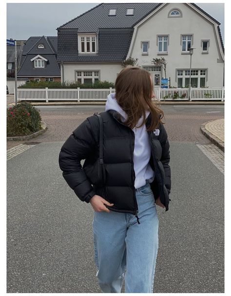 Outfits, The North Face, Winter Outfits, Girls North Face Jacket, North Face Puffer Jacket Outfit Aesthetic, North Face Jacket Outfit, Northface Puffer Jacket Outfit, Northface Jacket Outfit, Northface Puffer Outfit