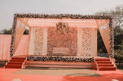 Engagement Stage Decoration, Wedding Stage Design, Wedding Backdrop Design, Wedding Stage Backdrop, Wedding Stage Decorations, Indian Wedding Stage, Wedding Reception Backdrop, Reception Backdrop, Wedding Stage