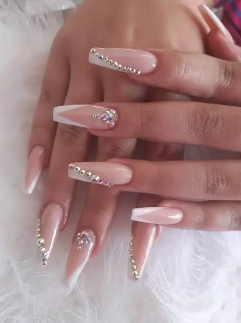 60 Classy Nude Nail Designs for Every Occasion - Womeninspiredseries Nude Nails, Ombre, Bling Nails, Cute Nails, Fancy Nails, Ongles, Pretty Nails, Nailart, Trendy