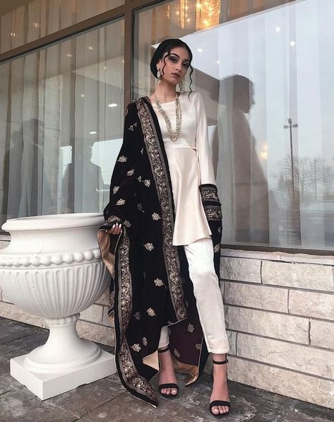 Outfits, Indian Designer Outfits, Indian Fashion Dresses, Indian Designer Wear, Pakistani Fashion Casual, Indian Attire, Indian Fashion, Dress Indian Style, Traditional Indian Outfits