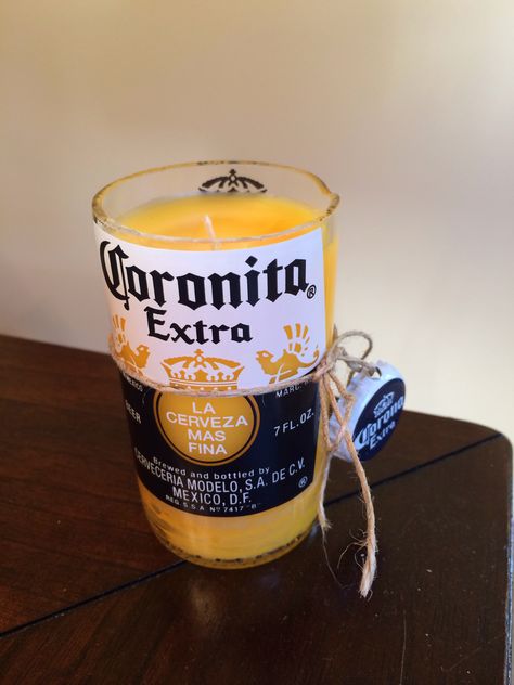 Candle made out of a Coronita bottle. Lime scented. My boyfriend drank the beer, I cut the glass and made the candle. He liked helping me with this project. Diy, Crafts, Beer Bottle Candles, Bottle Candles, Vino, Candle Jars, Beer Bottle Diy, Beer Bottle, Scented Candles