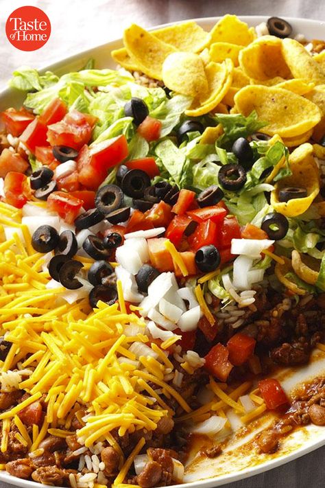 45 Block Party Recipes That Make You the Best Neighbor Ever Appetisers, Healthy Recipes, Taco Dip Recipe With Ground Beef, Taco Dip With Meat, Taco Dip Recipe, Taco Dip, Appetizer Snacks, Grilled Side Dishes, Appetizers For Party