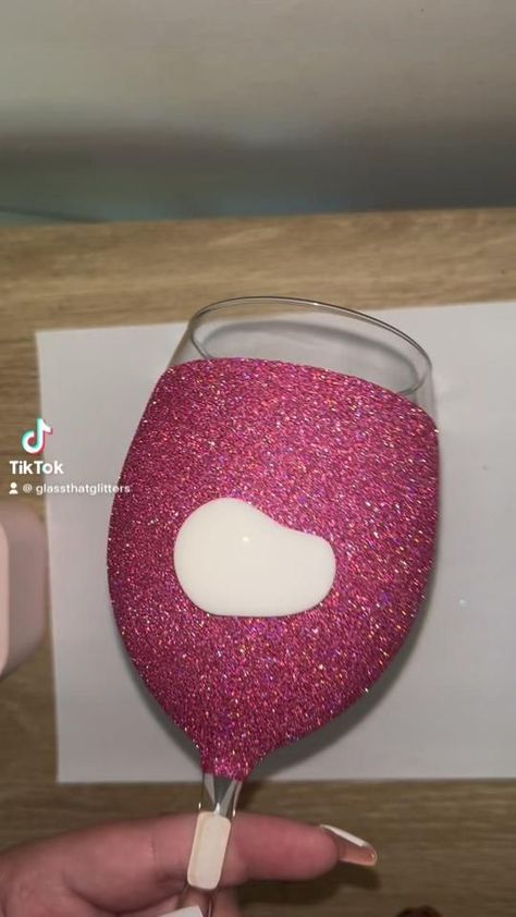 Watch us make a Peek-a-Boo styles glitter wine glass. This is step 3 of this great craft for adults Glitter, Diy, Glitter Bottle Diy, Diy Glitter Glasses, Diy Wine Glasses Glitter, Glitter Wine Glasses Diy, Wine Glass Crafts Diy, Glitter Crafts, Glitter Bottle