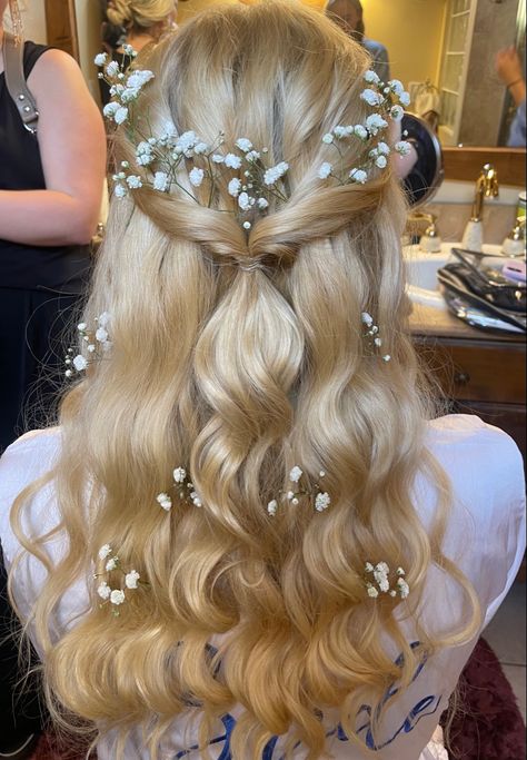 Wedding Hairstyles, Prom Hairstyles, Wedding Hair Down, Flower Crown Hairstyle, Bridal Hair Flowers, Quince Hairstyles, Flower Crown Hair, Bride Hairstyles, Flower Braid Hair