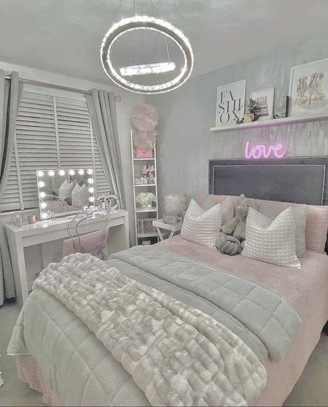 Girls Bedroom, Cozy Room Decor, Bedroom Makeover, Teen Bedroom Decor, Girl Apartment Decor, Room Inspiration Bedroom, Classy Bedroom, Room Inspo, Room Makeover