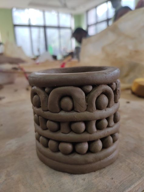 Ceramic Pottery, Coiled Pottery, Ceramics Ideas Pottery, Ceramic Pinch Pots, Ceramics Pottery Art, Clay Pinch Pots, Pottery Designs, Ceramic Clay, Pottery Crafts