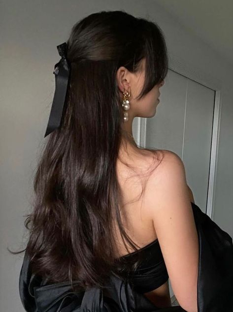 Girl Hairstyles, Prom, Hairstyle, Classy Hairstyles, Capelli, Pretty Hairstyles, Inspo, Ball Hairstyles, Straight Hairstyles