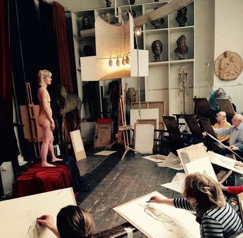 The RA Schools’ Head of Sculpture and Printmaking led a life-drawing masterclass as part of our first Friends week. Here he shares five key pieces of advice. London, Art, Artist Studio, Art Courses, Artist, Art School, Community Art, Therapeutic Art, Life Drawing Classes