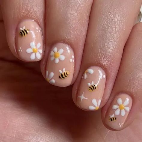 Nail Art Designs, Bumble Bee Nails, Bee Nails, Cute Nail Art Designs, Animal Nail Designs, Cute Gel Nails, Spring Nail Art, Cute Simple Nails, Daisy Nails