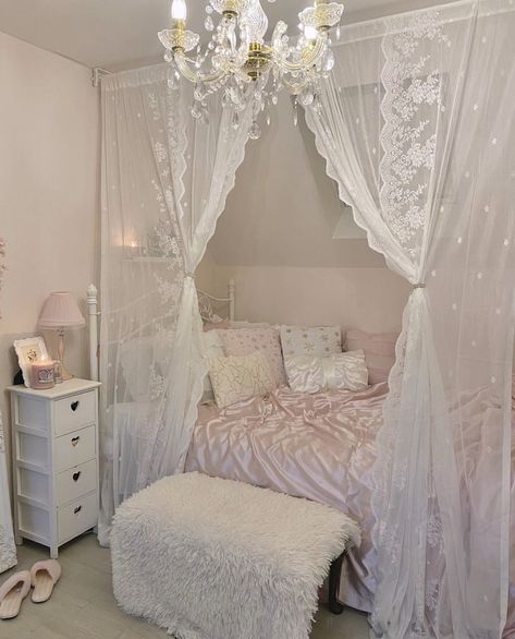 Bedroom Ideas, Cute Bedroom Ideas, Soft Bedroom Ideas, Girl Bedroom Decor, Cute Bedroom Decor, Pink Dorm Rooms, Bed Ideas, Cute Room Ideas
