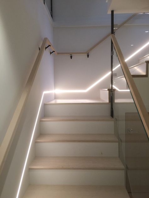 Led Stair Lights, Stair Lighting, Dekorasi Rumah, Stairs Lighting Ideas, Stairway Lighting, Stairs Design Interior, Home Stairs Design, Stairway Design, Escalier Design