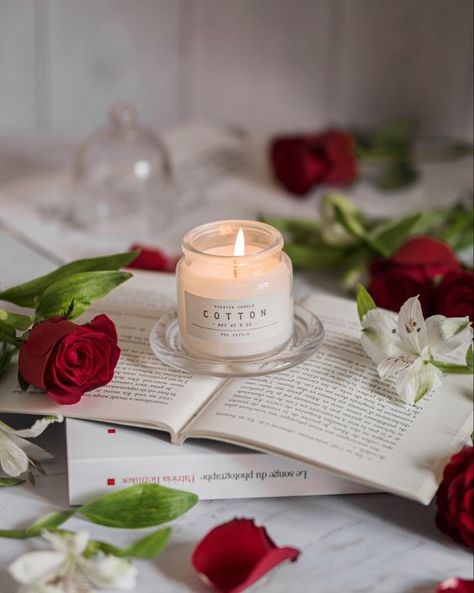 14 Candle Photography Ideas for Perfect Candlelight Shots Candles Photography, Candle Photography Ideas, Candle Aesthetic, Aesthetic Candles, Candle Photography Inspiration, Candle Images, Photo Candles, Candle Picture, Candle Styling Photography