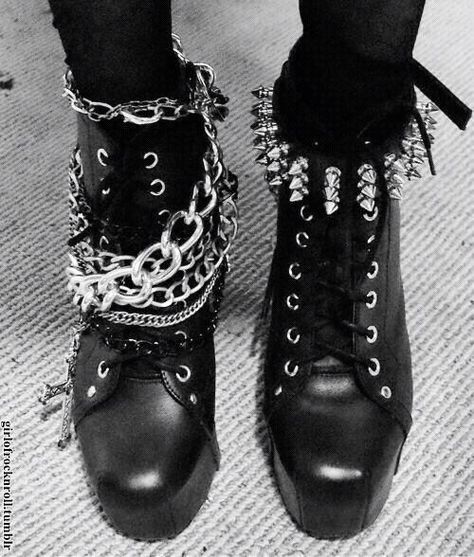 I love these punk boots, especially because the chains and studs are both different on each boot! Punk, Gothic Fashion, Grunge, Rock Style, Punk Fashion, Punk Rock, Pumps, Goth Shoes, Gothic Shoes