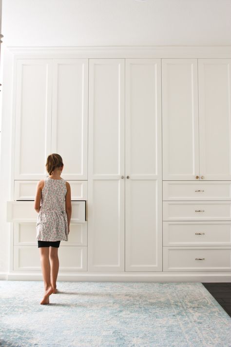 Wardrobes, Maximize Closet Space, Built In Wardrobe Ideas Layout, Wardrobe Closet, Diy Built In Wardrobes, Closet Built Ins, Spare Bedroom Into Walk In Closet, Reach In Closet, Wardrobe Drawers