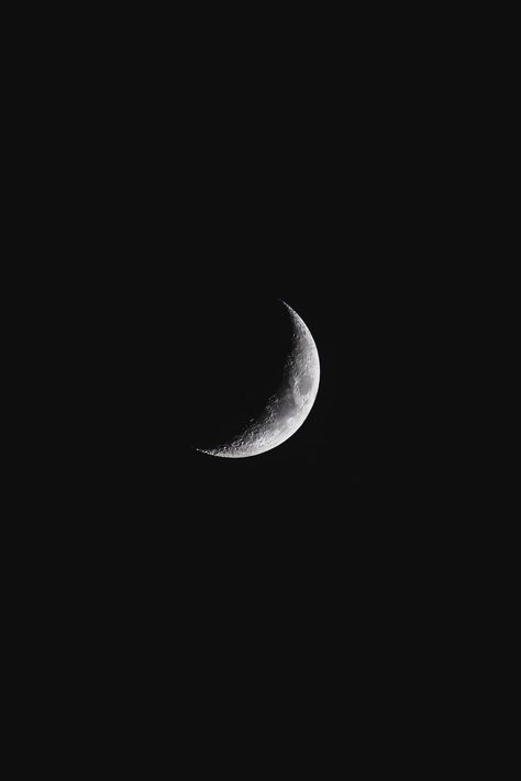 Iphone, Moon Images Hd, Moon Images, Lock Screen Backgrounds, Moon Photos, Moon Pictures, Moon Photography, Dark Wallpaper, Phone Wallpaper