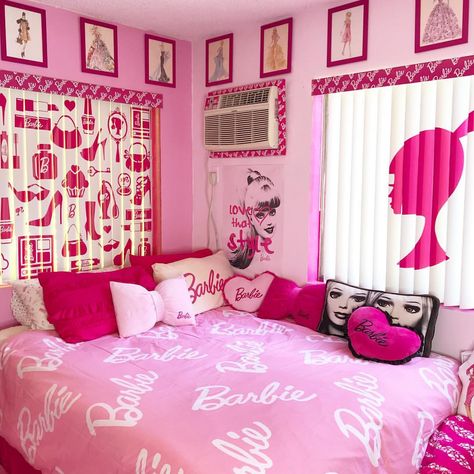 Azusa Barbie🎀 on Instagram: “This @primark x @barbie @barbiestyle duvet cover found right place to go💖🎀🌸💖🎀🌸 Are you proud of me @fiercefashiondolls 🤣🙈💕?? #Barbie…” Barbie, Vintage, Barbie Bedroom Set, Barbie Bedroom Furniture, Barbie Bedroom, Barbie Room Decor, Barbie Girls Bedroom, Barbie Room, Girl Bedroom Designs