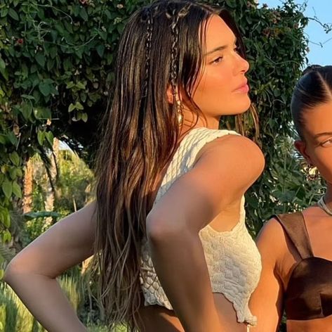 Coachella, Outfits, Kylie Jenner, Kendall Jenner Hair, Kendall Jenner Hairstyles, Beach Braids, Beach Day Hair, Long Beach Hair, Long Beach Waves
