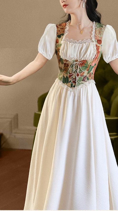 Cottage style jacquard corset with flower painting over white dress. Dirndl, Old Fashioned Dresses Vintage, Vintage Corset Dress, 1800s Dresses Casual, Victorian Corset Dress, Cottage Dress, 1900 Dress, Old Fashion Dresses Simple, Vintage Corset