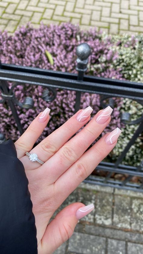 Nude Nails whit white Lines Ongles, Formal Nails, Pretty Nails, Casual Nails, Trendy Nails, Basic Nails, Chic Nails, Teen Nails, Teen Nail Designs