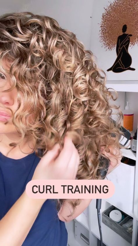 houseofcurlsuk on Instagram: CURL TRAINING These 4 techniques are what I used right at the beginning of my journey I don’t use these as much now, it all depends on… Ideas, Natural Curls, Defining Curls, Defined Curls, Hair Curling Techniques, Dry Curls, Define Curly Hair, Curl Enhancing Shampoo, Natural Curls Hairstyles