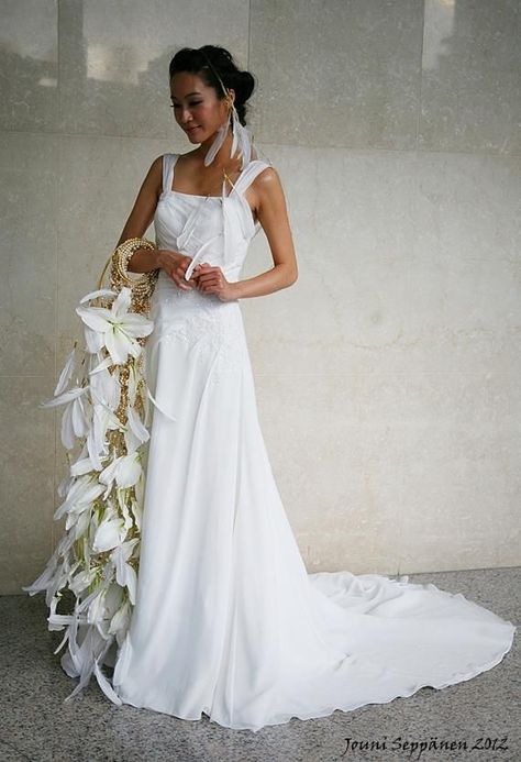 Jouni Seppanen. Love the dress but really live the bouquet! Dress, Robe De Mariage, Robe De Mariee, Mariage, Bunga, Wedding Outfit, Bride Look, Alternative Wedding, Wedding Looks