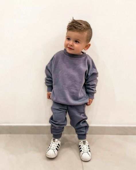 Trendy & Cute Little Boy Haircuts - Top Styles for Toddlers & Kids Toddler Boy Fashion, Baby Boy Outfits, Baby Boy Fashion, Bebe, Vintage Baby Boys, Baby Haircut, Baby Boy Hairstyles, Baby Boy First Haircut