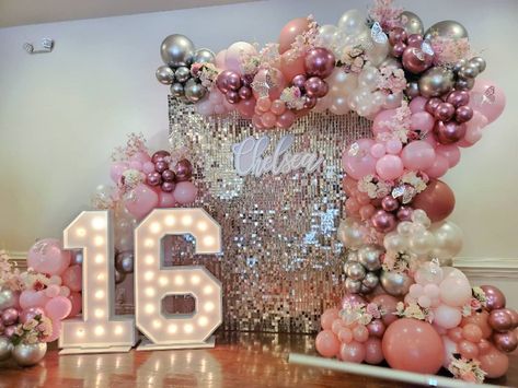 Nicole Creations on Instagram: “Chelsea's sweet 16 Shimmer wall backdrop with balloon garland and marquee number 16 #houstonquinceañera #misquince #misdulces16…” Decoration, Sweet 16 Decorations, 16th Birthday Decorations, Sweet 16 Balloon Decorations, 16 Balloons, Ballon Backdrop, Quinceanera, Birthday Backdrop, Birthday Balloon Decorations