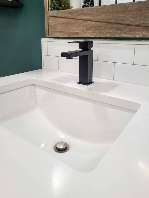 If you need to replace your bathroom faucet or drain, follow along with these simple steps to do it yourself. Even if you've never done it before, the risk is low, and not many tools are needed. This makes it great DIY for a beginner that wants to learn how to DIY their own home repairs. Ideas, Bathroom Taps, Diy, Bathroom Renovations, Bathroom Organisation, Replace Bathroom Faucet, Sink Faucets, Bathroom Sink Faucets, Single Handle Bathroom Faucet