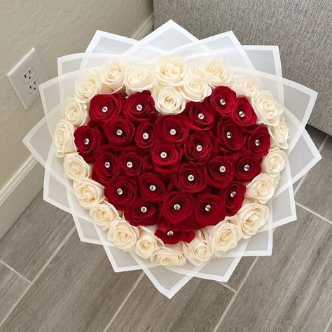 Instagram, Valentine's Day, Bouquets, Roses, Floral, Valentine Bouquet, Flower Gift Ideas, Flower Gift, Bouquet Of Flowers