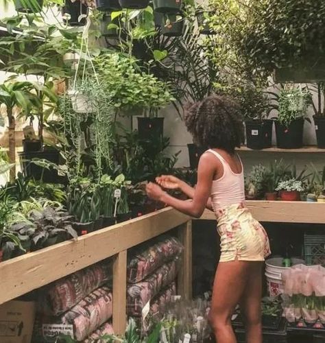 Black Girls With Gardens - A digital resource for women of color to find support, inspiration, education, and representation in gardening. Instagram, Photography, Black Girls, Black Girl Aesthetic, Black Femininity, Girl, Fotos, Shopping, Beautiful