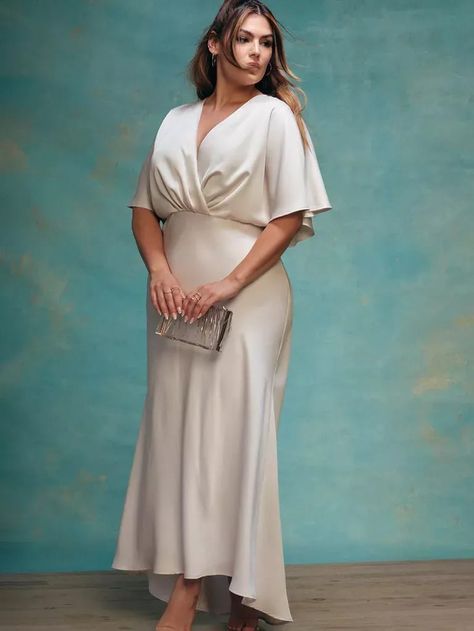 ELOQUII plus-size white rehearsal dinner dress with flowy sleeves and trumpet skirt Plus Size Dresses, Womens Maxi Dresses, White Maxi Dresses, Maxi Dress With Sleeves, Plus Size Lace Dress, Dresses With Sleeves, Plus Size Dress, Dress Brands, Dress For Big Size Woman