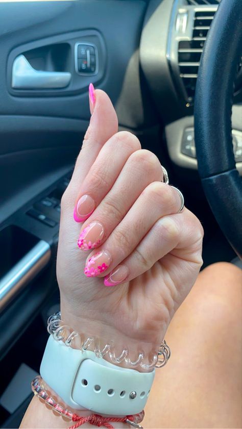 Pink Tip Nails, Pink Acrylic Nails, French Tip Acrylic Nails, French Acrylic Nail Designs, Almond Nails Pink, Cute Almond Nails, Classy Acrylic Nails, Acrylic Nails Almond Shape, Cute Acrylic Nails