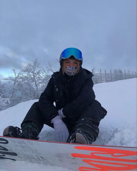 https://instagram.com/gretabaauer?igshid=OGQ5ZDc2ODk2ZA== Instagram, Winter, Snowboards, Ski And Snowboard, Ski Aesthetic, Snowboard, Ski Season, Snowboarding Style, Snowboard Aesthetic