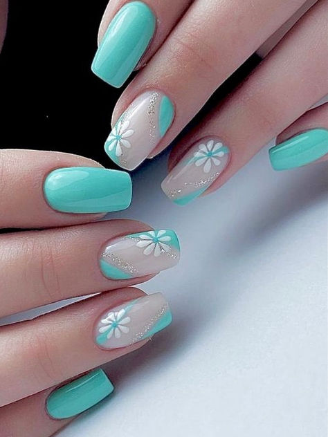 turquoise nails: flower accent Teal Nails, Mint Nails, Mint Green Nails, Teal Nail Designs, Teal Nail Art, Uñas, Turquoise Nail Art, Turquoise Nail Designs, Nails Inspiration