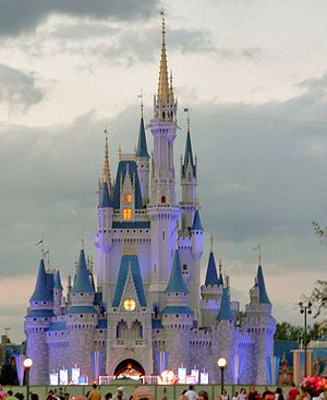10 Tips for Going to Disney with small children & saving money Disneyland, Disney Parks, Angeles, Disney Holidays, Disney, Bon Voyage, Disney Castle, Disney Vacations, Floride
