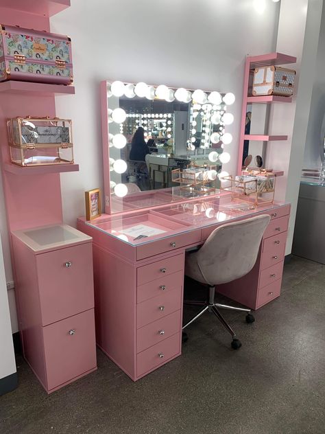 Design, Barbie, Make Up, Maquillaje, Pink Makeup Room, Dekorasyon, Goals, Classy Bedroom, Makeup