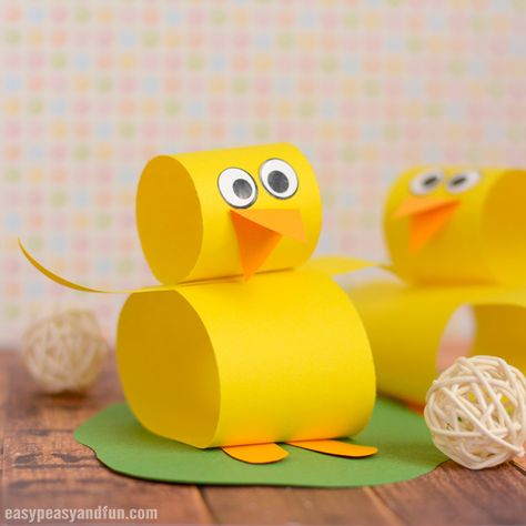 Oh we do love a good and easy Easter paper craft and this construction paper chick craft is just that. A fun project for even the young kids and an easy decoration for kids at hearts to make. This one is a cool classroom craft too, and if you have each of the students make … Crafts, Diy, Basteln, Easy Crafts, Inspirasi, Basteln Mit Kindern, Papier, Knutselen, Craft