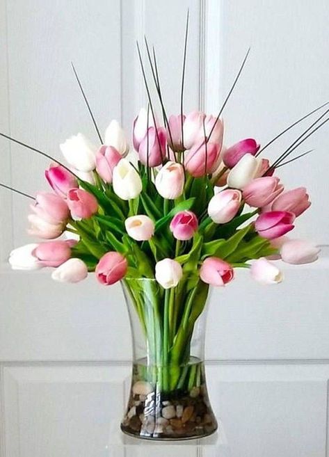 Floral Arrangements, Flower Centerpieces, Tulip Centerpiece, Flower Arrangements Diy, Flower Arrangements, Tulips Arrangement, Flower Arrangements Simple, Flower Vase Arrangements, Silk Flower Arrangements