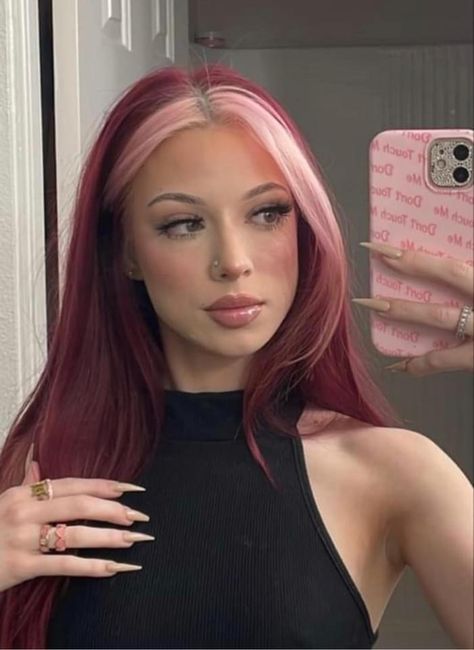 Pink money piece with raspberry all over Blonde Hair, Celebrities, New Hair, Pretty Females, Prettiest Celebrities, Red Hair Inspo, Blonde Hair Looks, Red Blonde Hair, Pink Hair Streaks