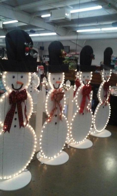 Best Outdoor Snowman Christmas Decorations for Your Yard Diy, Crafts, Xmas Crafts, Christmas Crafts Diy, Christmas Crafts Decorations, Decoracion Navidad, Christmas Diy, Xmas Decorations, Christmas Decorations Diy Outdoor